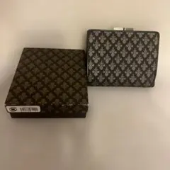 PATRICK COXフルール・ド・リス柄 二つ折り財布 箱付きのサムネイル