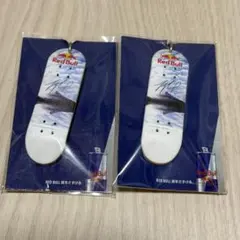 Red Bull スケートボード型キーホルダー 2個セット