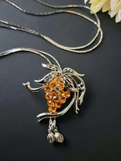 オレンジストーンの花デザインネックレス 長さは調整可能