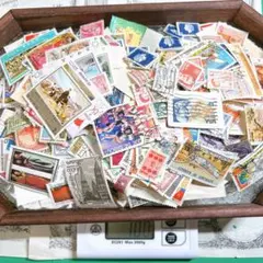 海外　外国　切手　100g まとめ売り　使用済み　未使用　大量　素材　E817