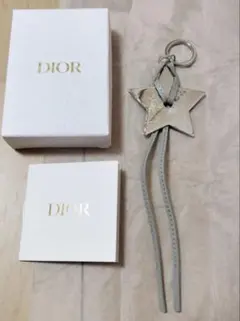 Dior クリスタル会員限定 ノベルティ 星型モチーフ　キーチャーム キーリング