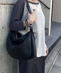 イアパピヨネ スワローマチショルダーバッグ ブラック