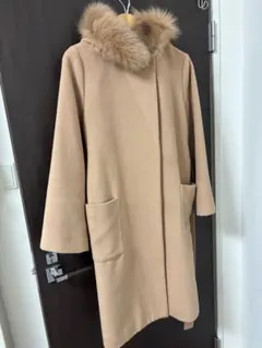 ベージュ ロングコート フード、ファー付き（取り外し可能）