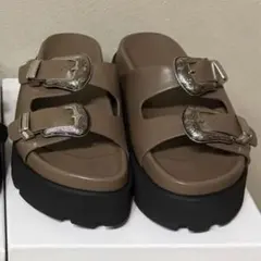 MEDI WESTERN BUCKLE SANDALS グレージュ Sのサムネイル