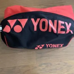 ヨネックス　シューズケース　ブラック×レッド　バック　カバン