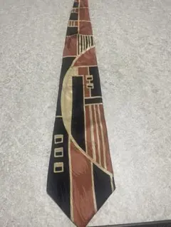 幾何学模様 ネクタイ 黒 赤 金　シルク　国産品