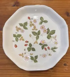 WEDGWOOD WILD STRAWBERRY 八角形　大皿プレート①