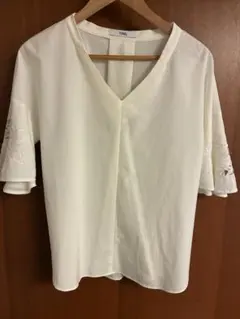 TONAL 刺繍入りホワイト半袖シャツ