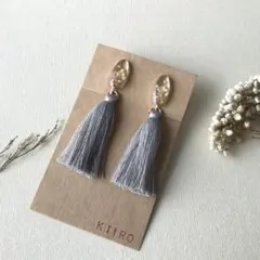 【no.18】かすみ草とパールの入ったフレームとタッセルのハンドメイドイヤリング