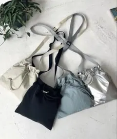 巾着型ナイロンショルダーバッグ　ブラック