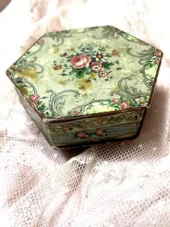 お値下げ　アンティーク　花柄　チョコレート　ボックス　カルトナージュ お値下げ アンティーク 花柄 チョコレート ボックス カルトナージュ