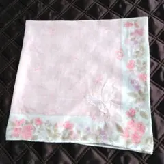 【Nina Ricci】蝶と花柄ハンカチ✴レディース✴中古品