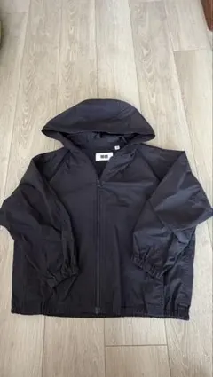 UNIQLO黒のフード付きジャケット130cm