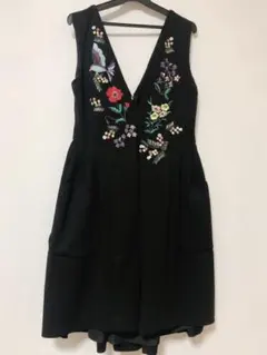 新品★フラワー刺繍ジャンパースカート