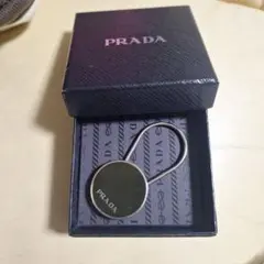 PRADA 円形 キーホルダー