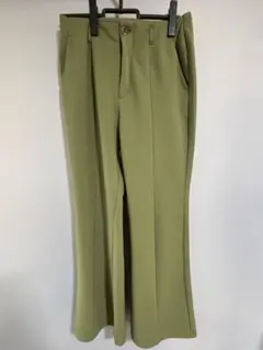 GU フレアパンツ　グリーン