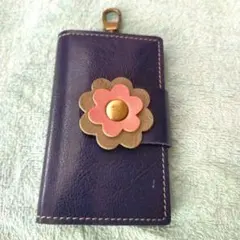 ネイビー  花型キーケース