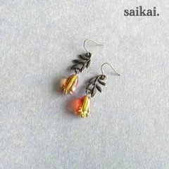 [1020]チェコガラスフラワーとメタルパーツのアンティーク調ピアス レッド 緑