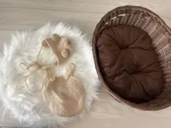 ニューボーンフォト　ベージュニット帽子　籠　クッション