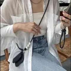 美品 チャーム 「6WAY」BIGパール付きスマホストラップ レディース