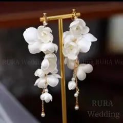 大ぶりお花イヤリング　白フラワー　結婚式　ブライダル　ウェディング　新品g