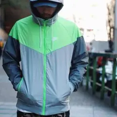 美品　NIKE ウィンドランナー　Lサイズ