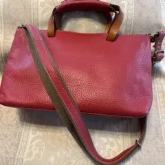 日本製赤い革バッグ