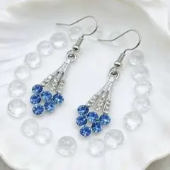 ラインストーン　ピアス　ロングピアス　キラキラ　青　夏　揺れる　ハワイアンのサムネイル