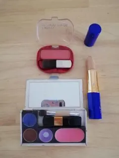 Kaneboカネボウ他コスメまとめ売り　アイシャドウパレット、チーク他３点セット