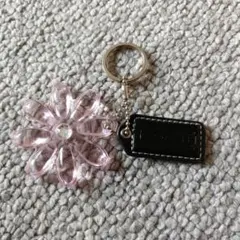 COACH コーチ デイジー 花型 バッグチャーム クリアピンク タグ付きのサムネイル