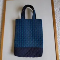 ハンドメイド　シューズケース　青チェック＆ネイビー　キルティング　手提げ型のサムネイル