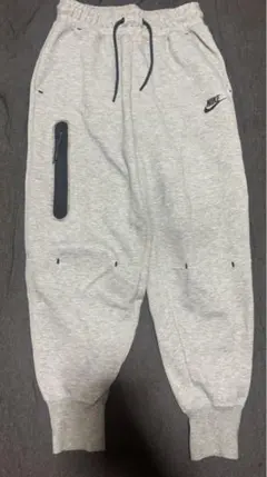 Nike グレー ジョガーパンツ サイドポケット付き