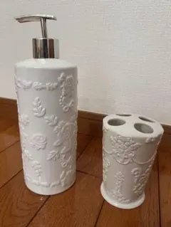 新品未使用⭐︎ ローラアシュレイ　陶器　ディスペンサー&歯ブラシ立てセット