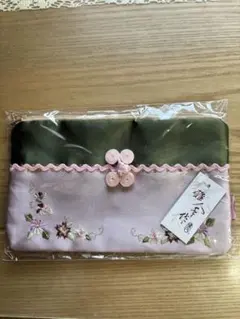 《台湾土産》　刺繍入り緑とピンクのポーチ