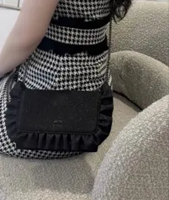 JILTU petit frill tote bag black - メルカリ