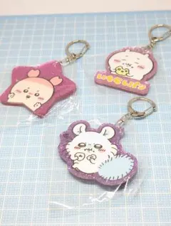 ちいかわ ラメアクリルキーホルダー2　モモンガ 古本屋 カニちゃん