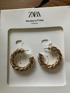 ZARA ツイストデザイン ゴールドピアスのサムネイル