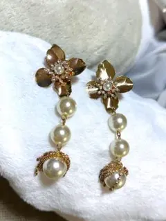 ✴︎結婚式✴︎花モチーフ パール イヤリング