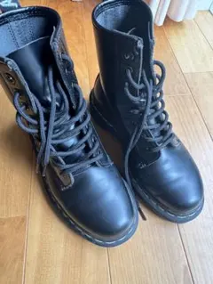Dr. Martens 8ホール ブーツ ブラック