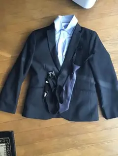 卒入学式など。フォーマルスーツ、シャツ、ネクタイ、サスペンダー140サイズ