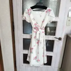 美品★tocco closet 花柄ワンピース 半袖のサムネイル