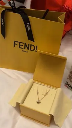 FENDI ゴールドカラーメタリックネックレス 箱・袋付き