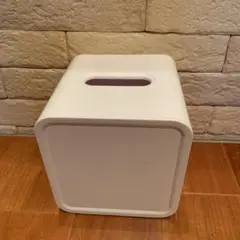 白いプラスチック製ティッシュボックス