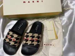 新品マルニMARNIブランドロゴ スライドサンダル スリッパ コンフォートのサムネイル