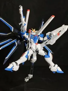 海外製プラモデル 1/100 MGサイズ 青の騎士 ライジングフリーダム似