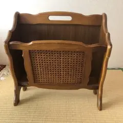 24Y683 ジA カリモク マガジンラック 2段 籐 木製 レトロ 家具 中古品 ② 24Y683 ジA カリモク マガジンラック 2段 籐 木製 レトロ 家具 中古品