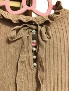 ラ.ファーファ掲載商品　4L  バックリボン襟フリルリブニット