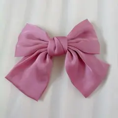 【美品】ピンク　リボンバレッタ　髪飾り　コスプレなどに　サテン