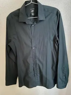【H&M】EASY IRON ブラックシャツ 米国Sサイズ