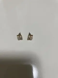 パール装飾 ゴールド スタッドピアス